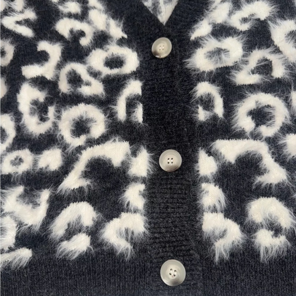 Threaded Leaf Button Sweater Gray Fur Size Large … - image 8
